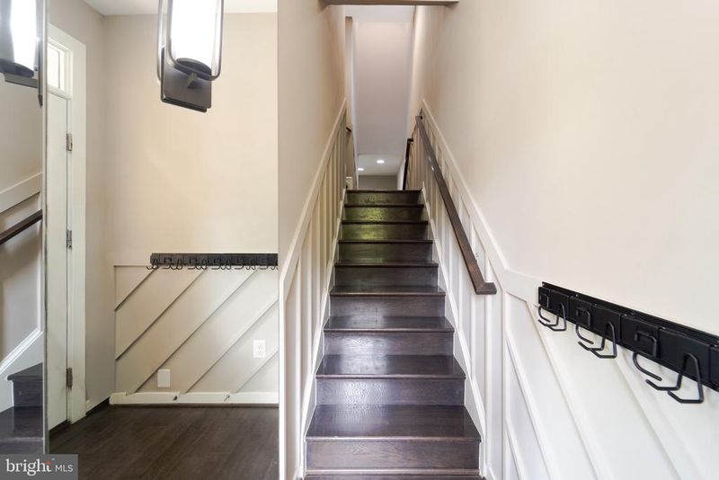 10225 Hilltop Ascent Dr, Rockville, MD 20850