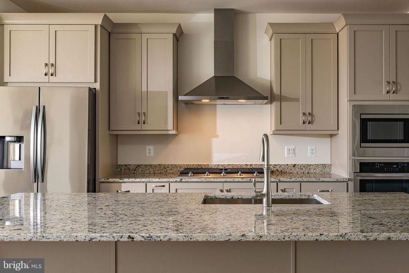 42976 Truman Ter, Ashburn, VA 20148