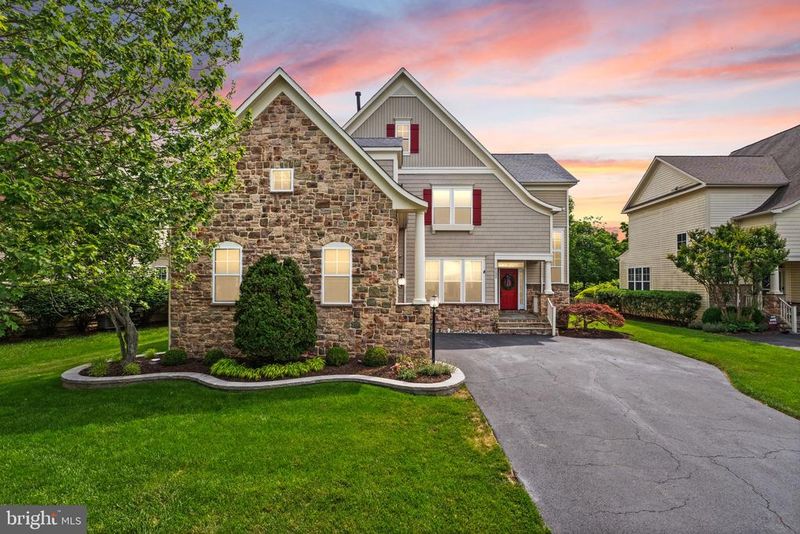 9233 Falling Water Dr, Bristow, VA 20136