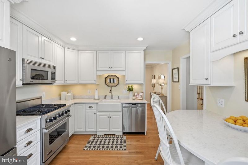 1168 Wimbledon Dr, Mclean, VA 22101