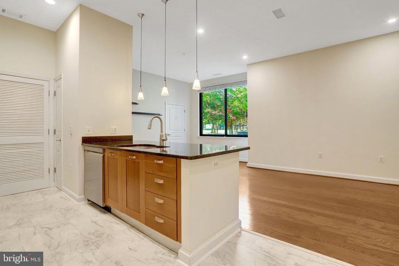 2451 Midtown Ave #104, Alexandria, VA 22303