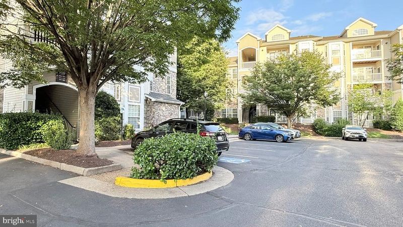 510 Sunset Ter SE #206, Leesburg, VA 20175