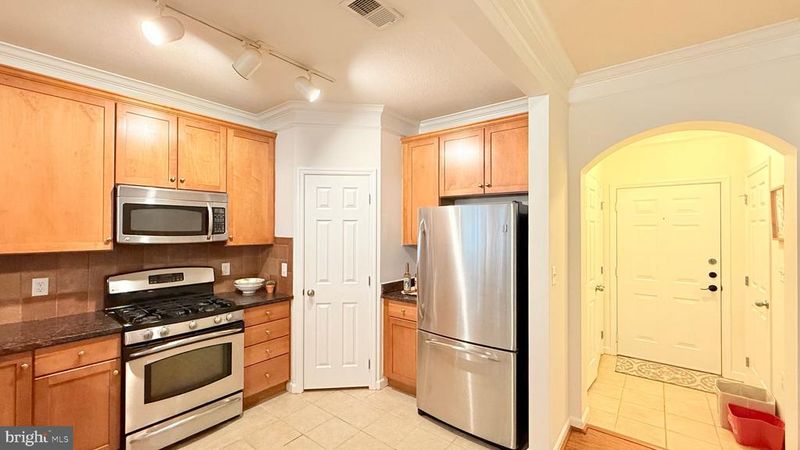 510 Sunset Ter SE #206, Leesburg, VA 20175
