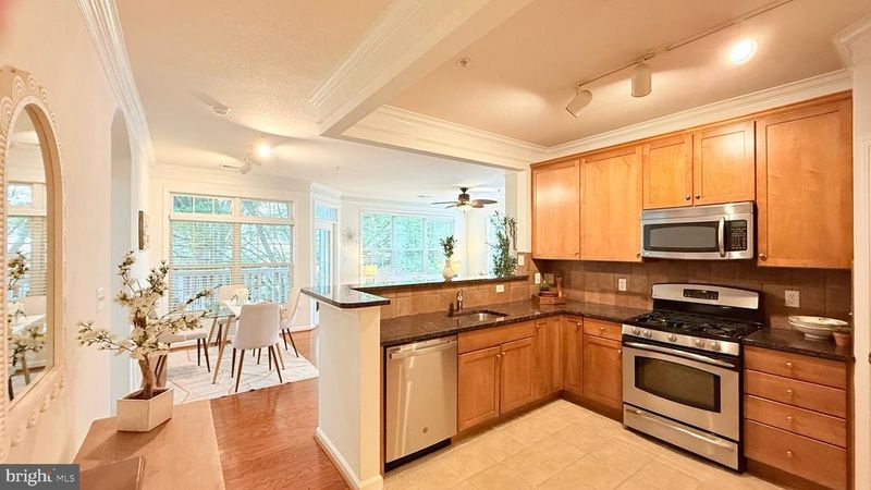 510 Sunset Ter SE #206, Leesburg, VA 20175
