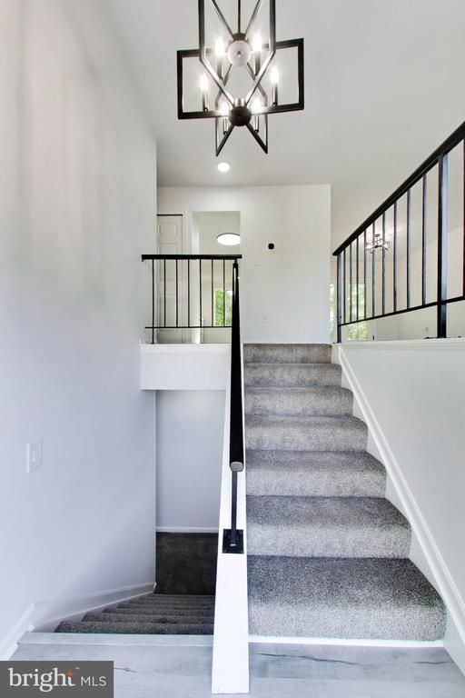 8802 Rosanne Ct, Clinton, MD 20735