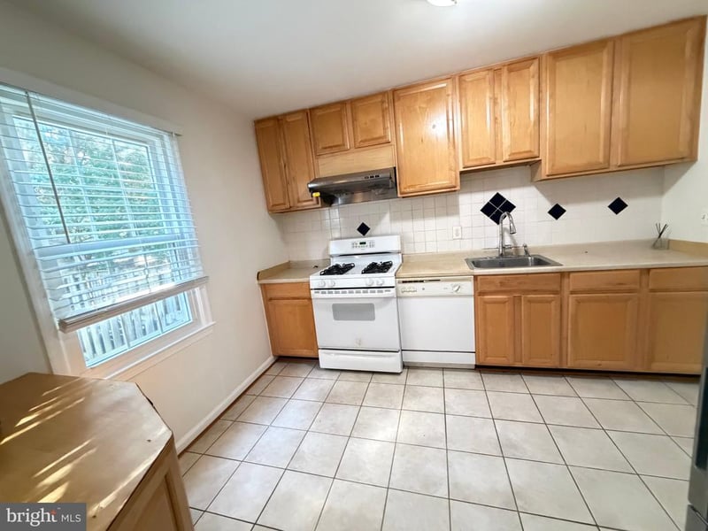 5055 Tibbitt Ln, Burke, VA 22015