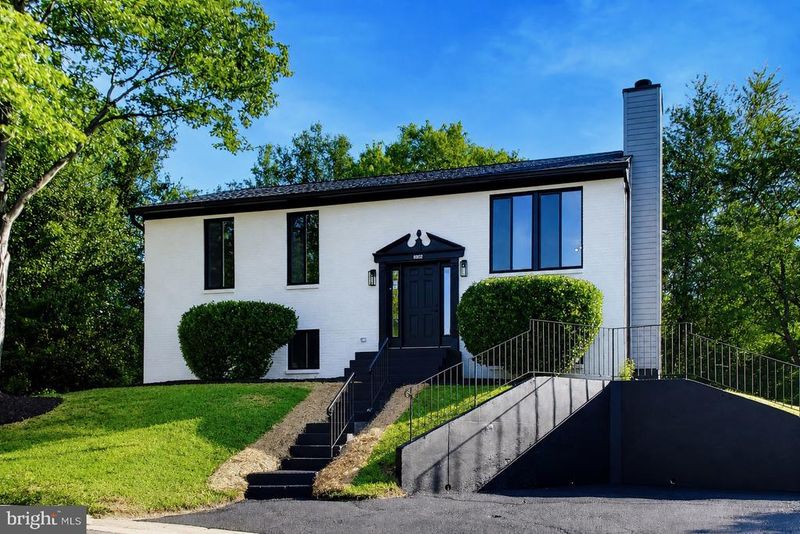 8802 Rosanne Ct, Clinton, MD 20735