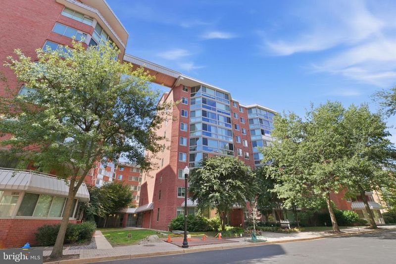 1024 N Utah St N #324, Arlington, VA 22201