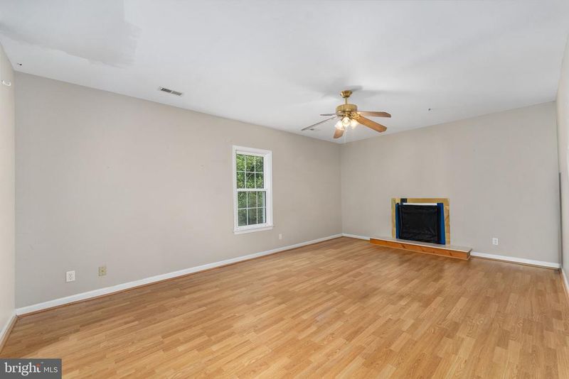 70 Grove Ln, Fredericksburg, VA 22406