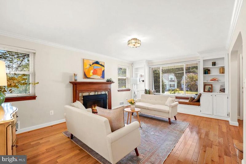 3209 Cummings Ln, Chevy Chase, MD 20815