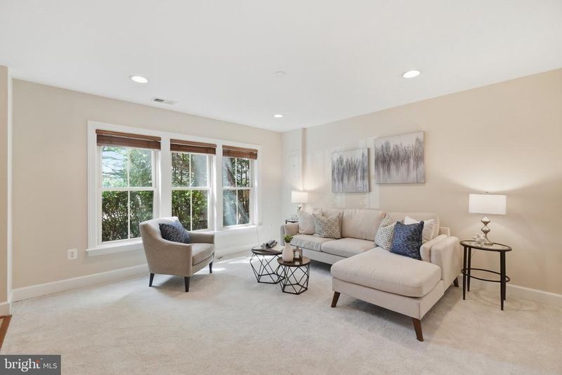 3525 S Four Mile Run Dr, Arlington, VA 22206