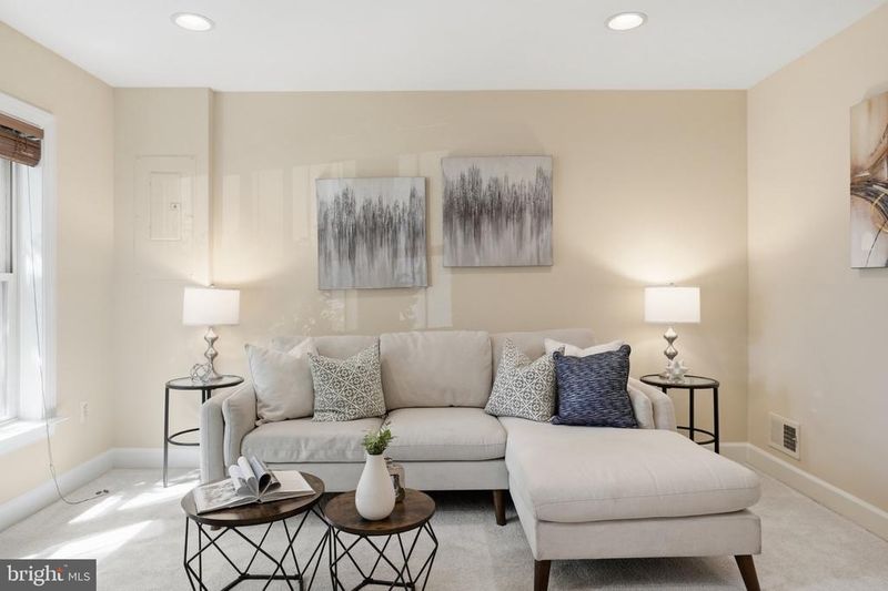 3525 S Four Mile Run Dr, Arlington, VA 22206