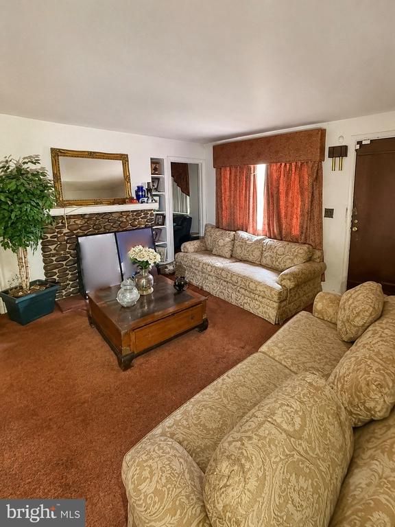 5818 Black Hawk Dr, Oxon Hill, MD 20745