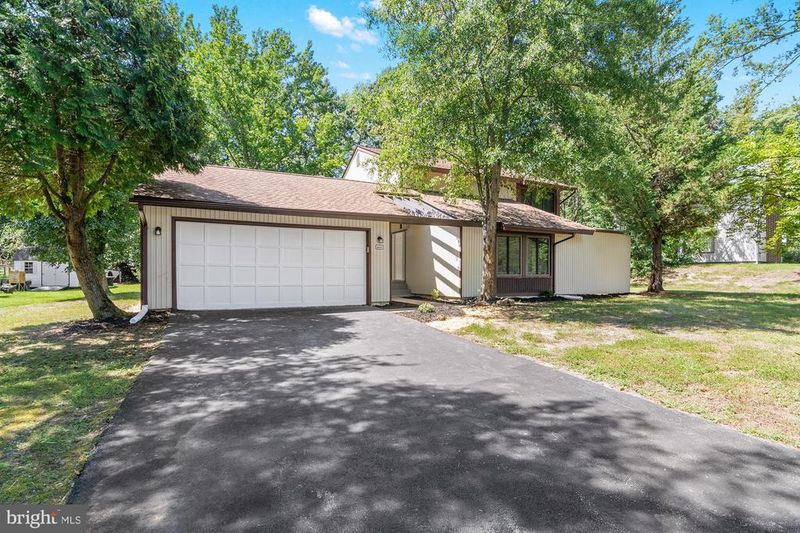 8605 Monmouth Dr, Upper Marlboro, MD 20772