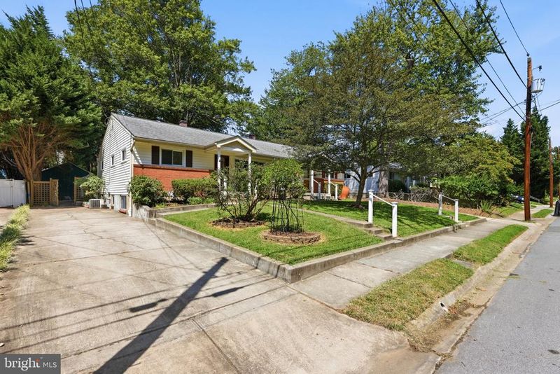 631 W Lynfield Dr, Rockville, MD 20850