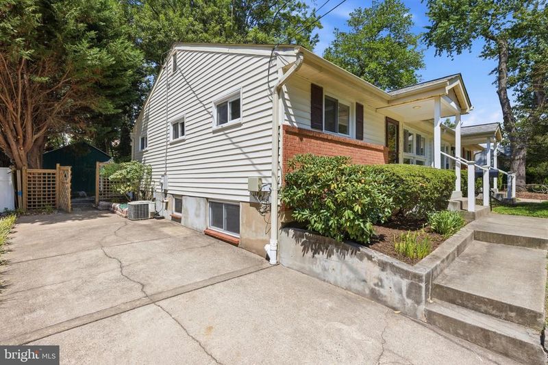 631 W Lynfield Dr, Rockville, MD 20850