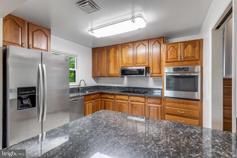 1323 Mayflower Dr, Mclean, VA 22101