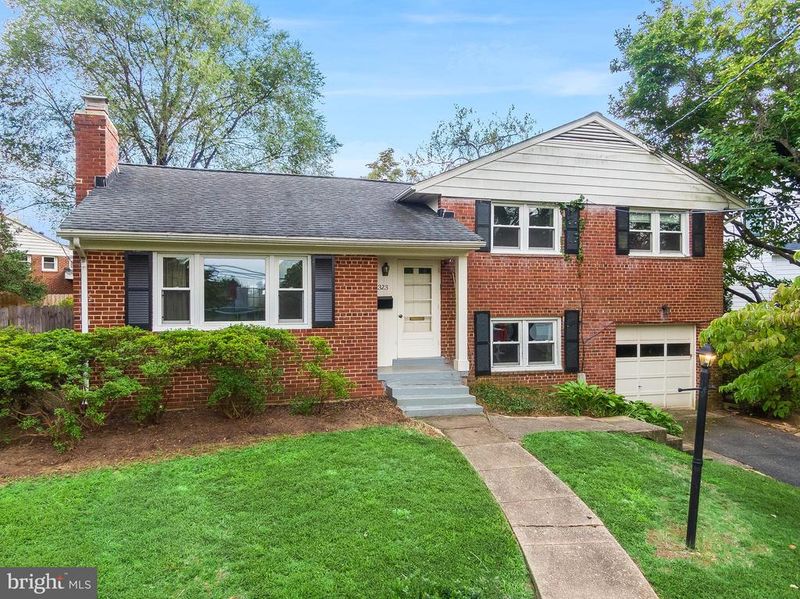 1323 Mayflower Dr, Mclean, VA 22101