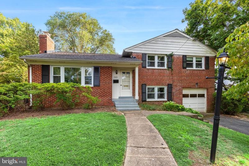 1323 Mayflower Dr, Mclean, VA 22101