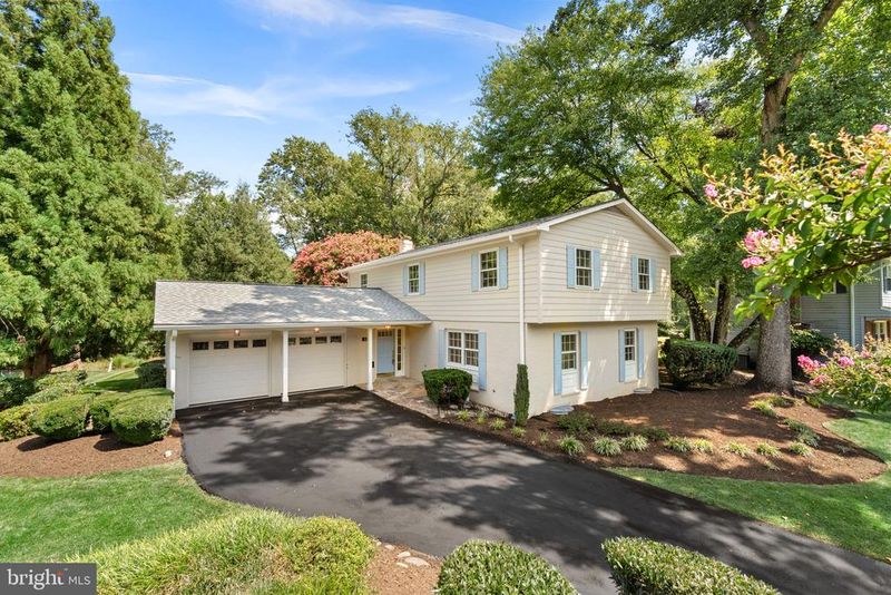 3241 Betsy Ln, Oak Hill, VA 20171