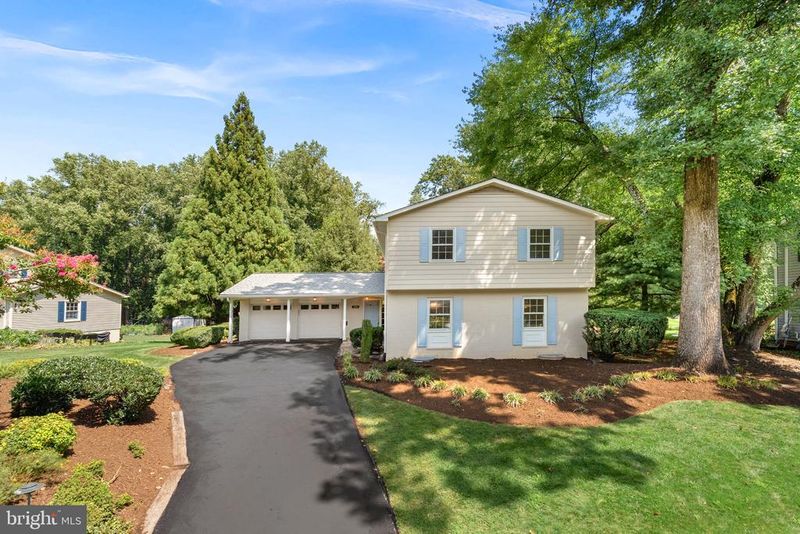 3241 Betsy Ln, Oak Hill, VA 20171