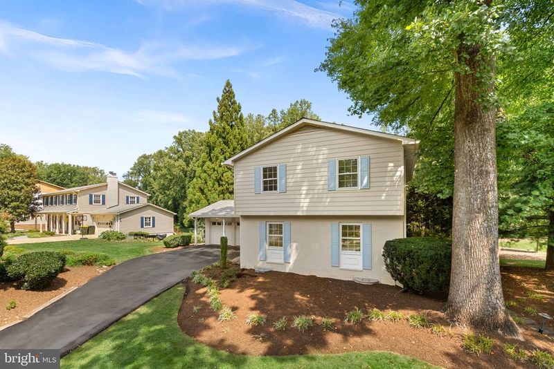 3241 Betsy Ln, Oak Hill, VA 20171