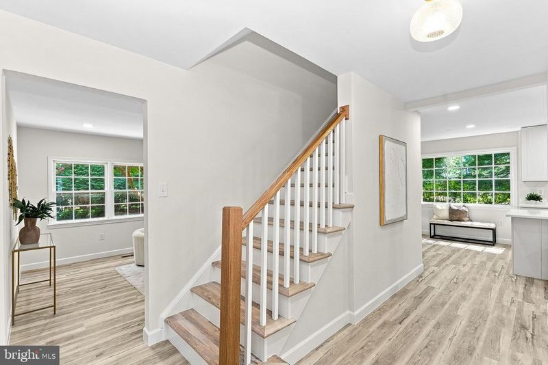 3241 Betsy Ln, Oak Hill, VA 20171