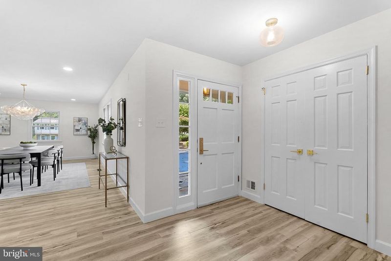 3241 Betsy Ln, Oak Hill, VA 20171