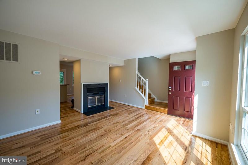 5714 Evergreen Knoll Ct, Alexandria, VA 22303