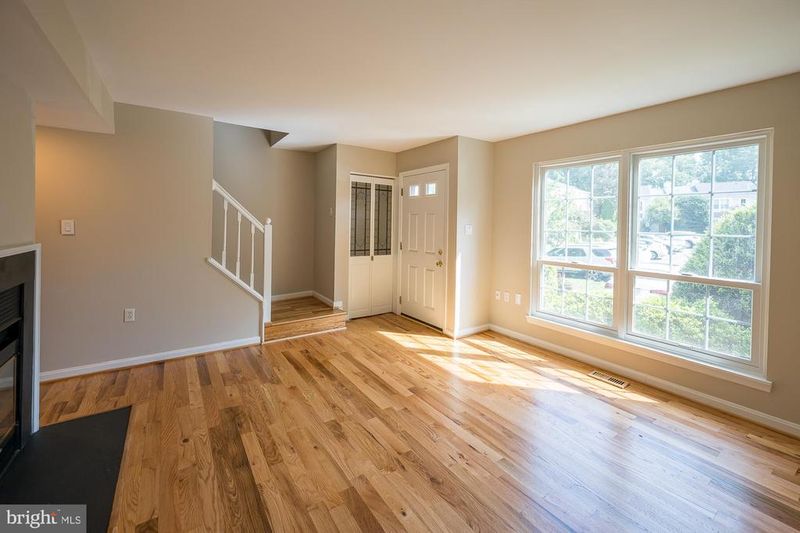 5714 Evergreen Knoll Ct, Alexandria, VA 22303