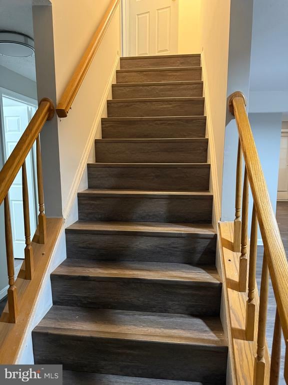 8502 Chase Glen Cir, Fairfax Station, VA 22039