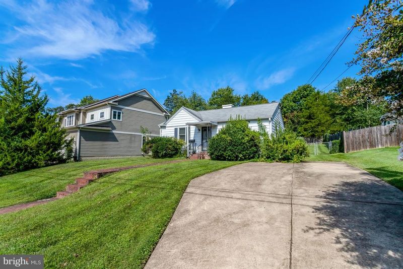 2214 Boxwood Dr, Falls Church, VA 22043