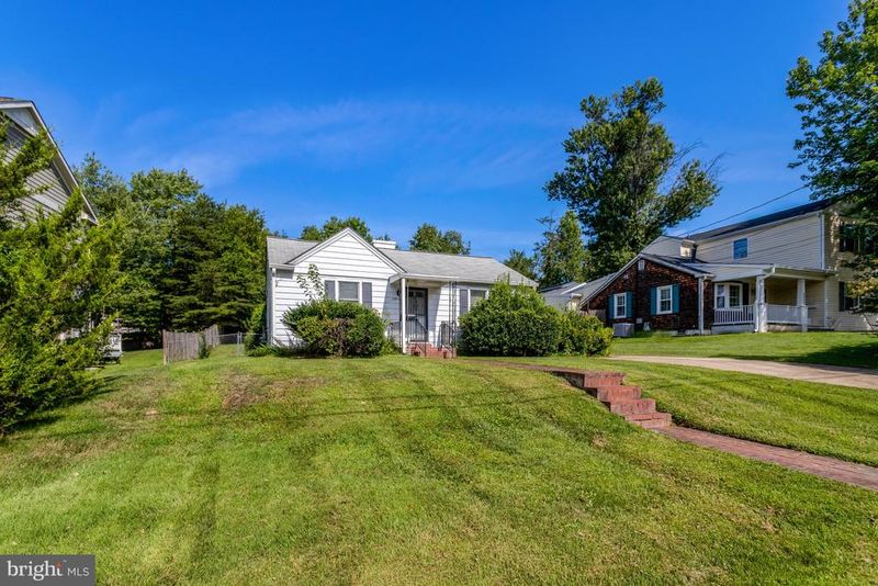 2214 Boxwood Dr, Falls Church, VA 22043
