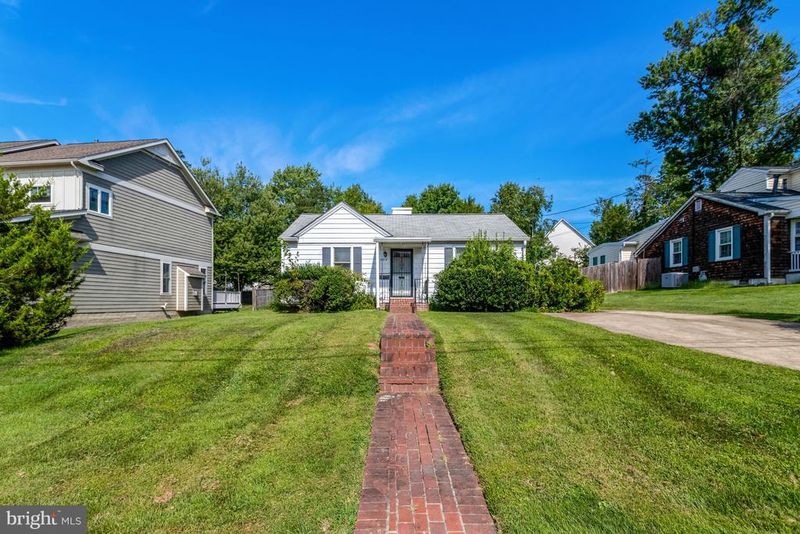 2214 Boxwood Dr, Falls Church, VA 22043