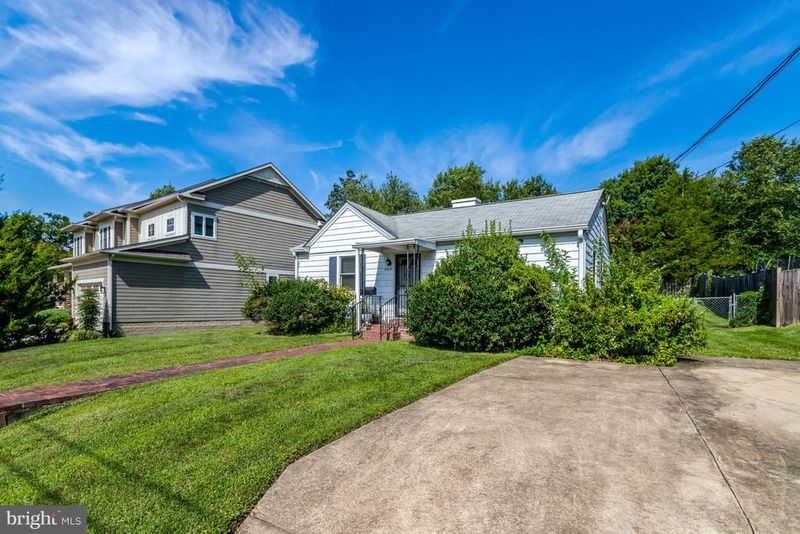 2214 Boxwood Dr, Falls Church, VA 22043
