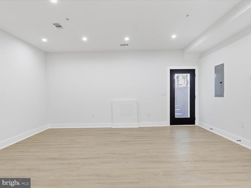 616 Kenyon St NW, Washington, DC 20010