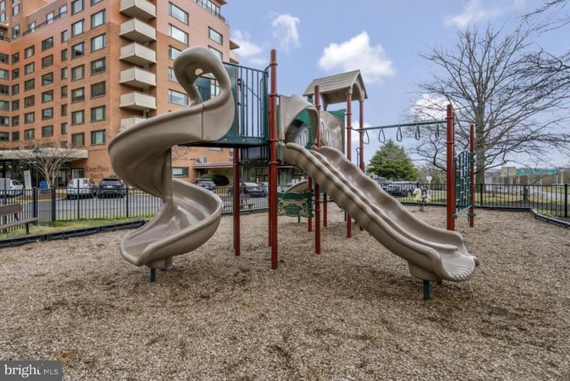 1111 Arlington Blvd #901, Arlington, VA 22209