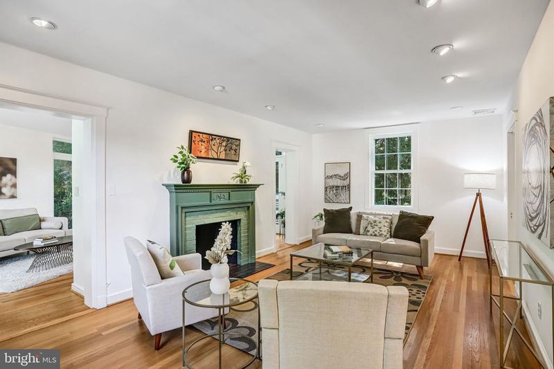 4224 Oakridge Ln, Chevy Chase, MD 20815