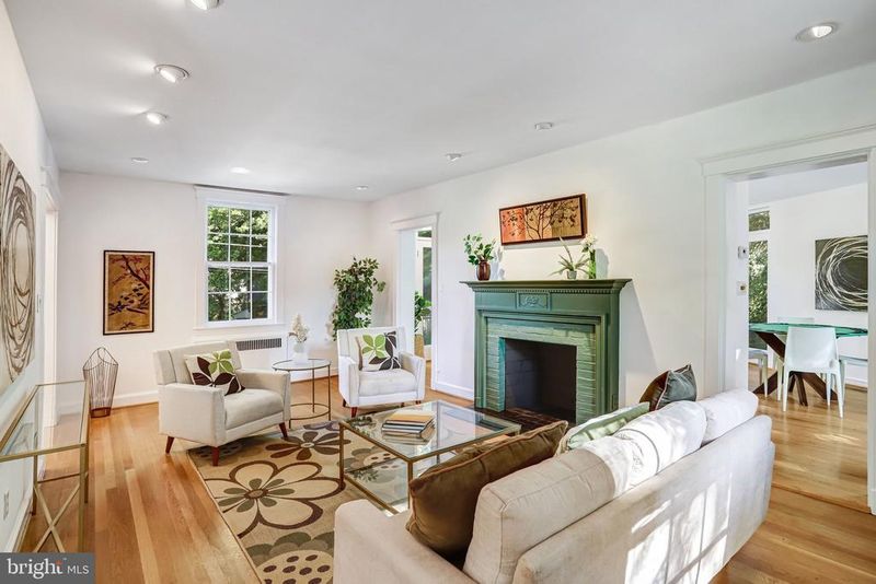 4224 Oakridge Ln, Chevy Chase, MD 20815