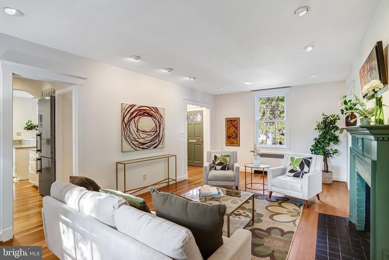 4224 Oakridge Ln, Chevy Chase, MD 20815