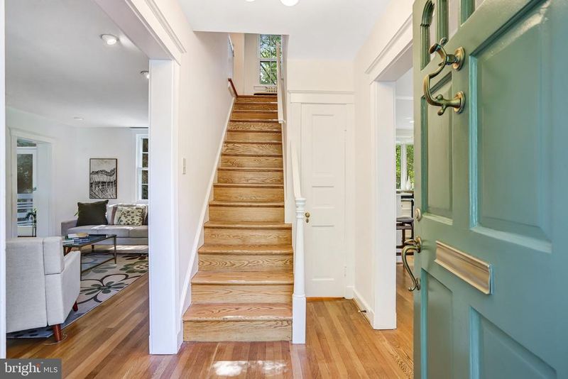 4224 Oakridge Ln, Chevy Chase, MD 20815