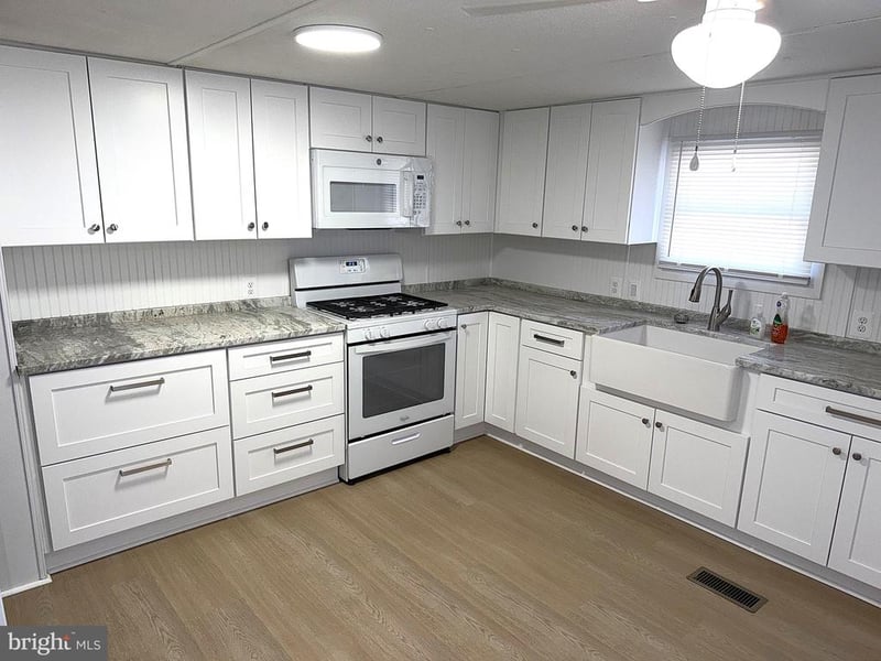 8049 Veterans Hw #59, Millersville, MD 21108