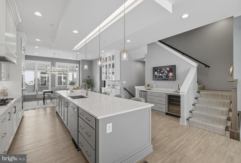 8215 River Rd, Bethesda, MD 20817