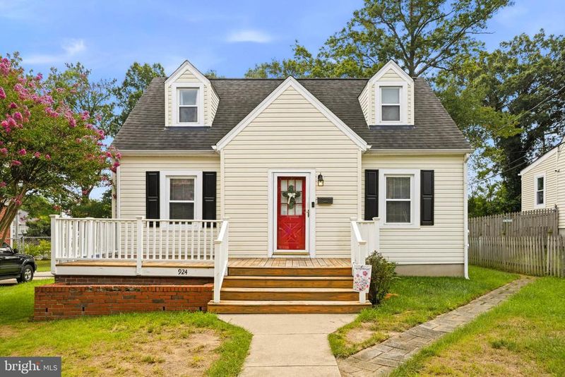 924 Nichols Dr, Laurel, MD 20707