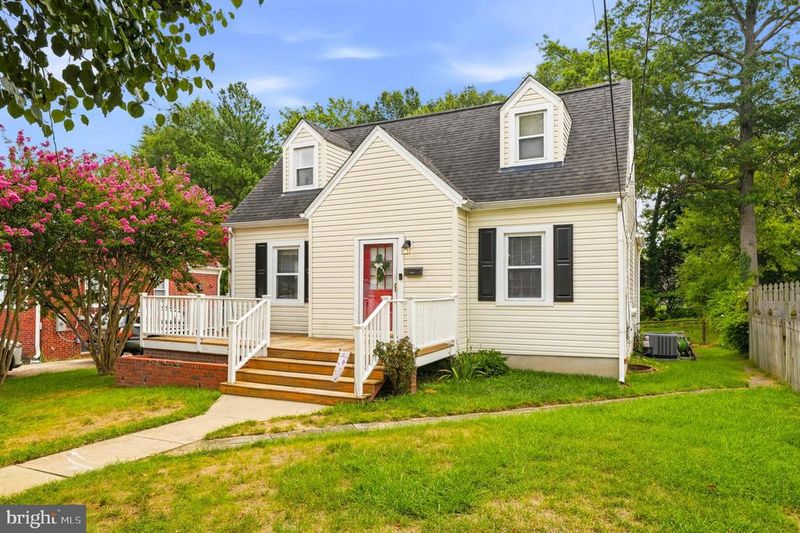 924 Nichols Dr, Laurel, MD 20707