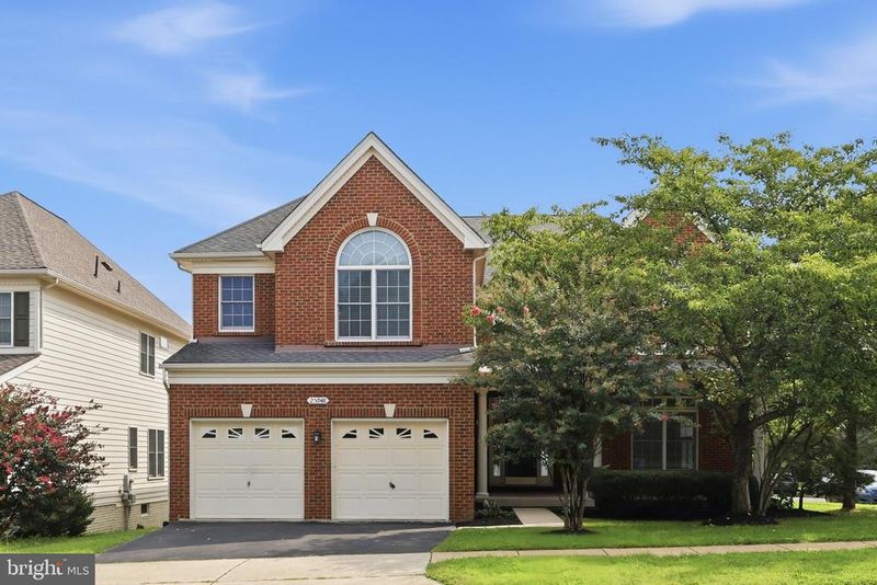 25948 Donovan Dr, Chantilly, VA 20152