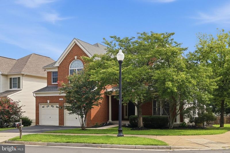 25948 Donovan Dr, Chantilly, VA 20152