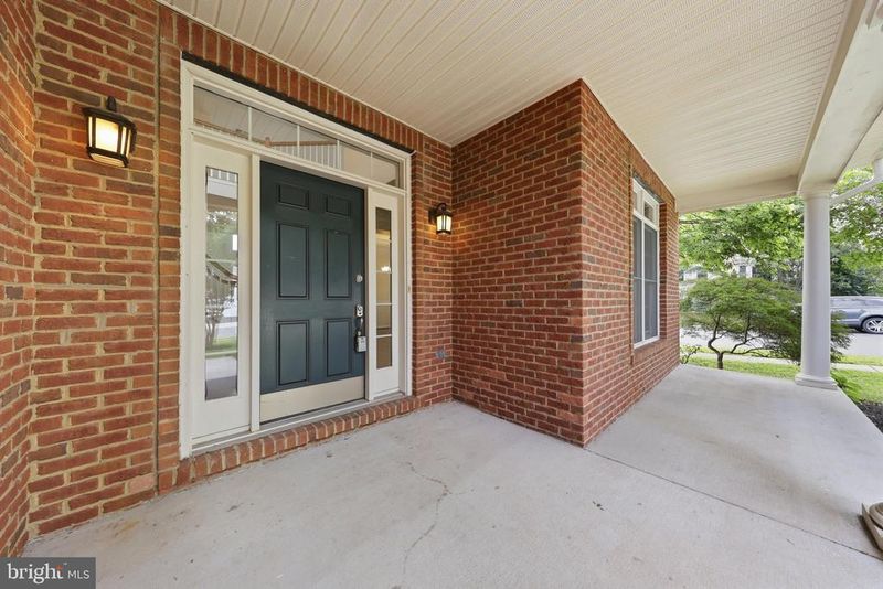 25948 Donovan Dr, Chantilly, VA 20152