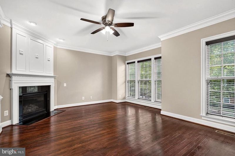 14862 Potomac Branch Dr, Woodbridge, VA 22191