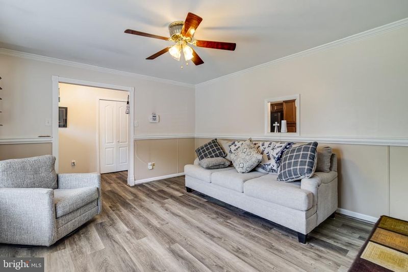 913 Barrington Dr, Waldorf, MD 20602
